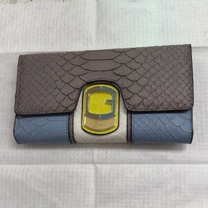 Guess Textured Gray Wallet
